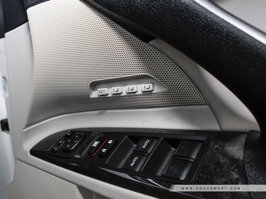 https://i.i-sgcm.com/new_cars/cars/10738/10738_g15
