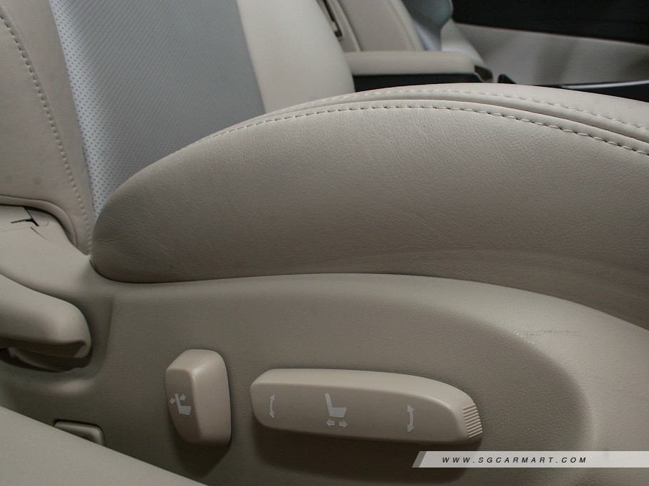 https://i.i-sgcm.com/new_cars/cars/10738/10738_g26