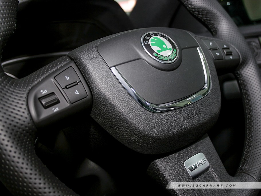 https://i.i-sgcm.com/new_cars/cars/10756/10756_g27