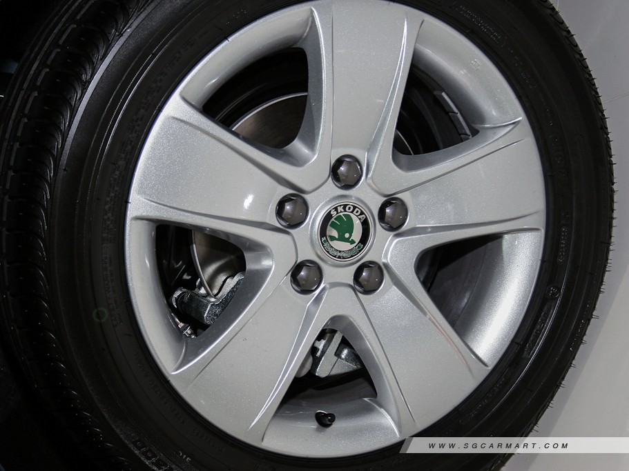 https://i.i-sgcm.com/new_cars/cars/10756/10756_g38