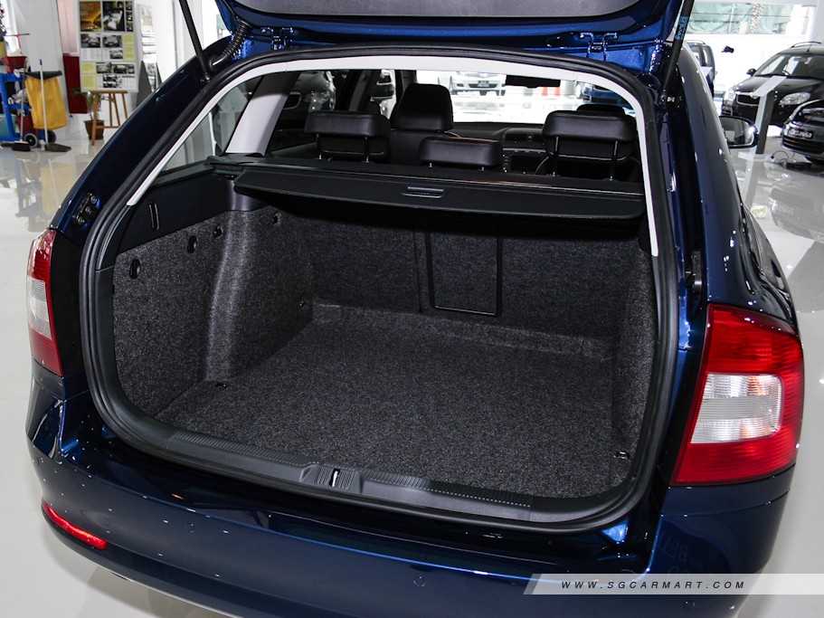 https://i.i-sgcm.com/new_cars/cars/10756/10756_g40