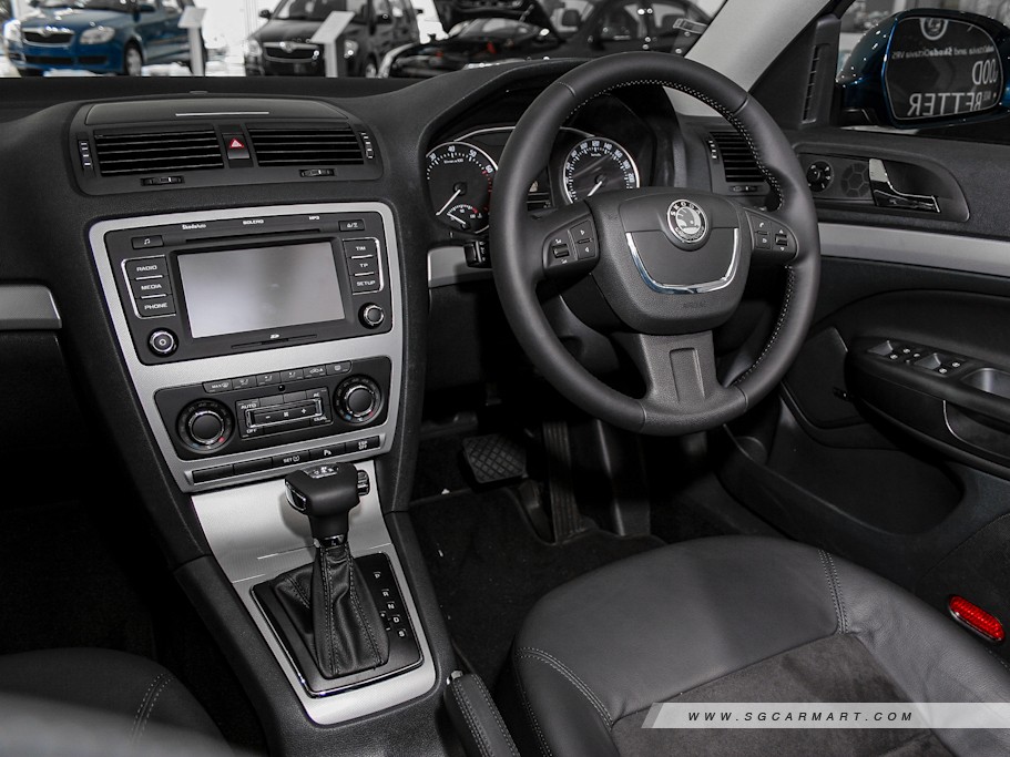 https://i.i-sgcm.com/new_cars/cars/10756/10756_g44