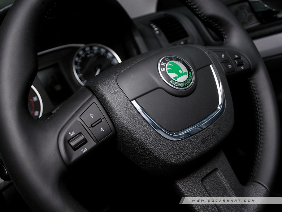 https://i.i-sgcm.com/new_cars/cars/10756/10756_g45
