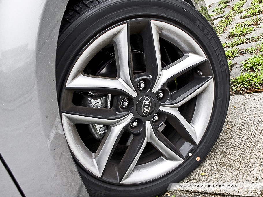 Kia Cerato Forte Koup 1.6 SX 6-Speed 29