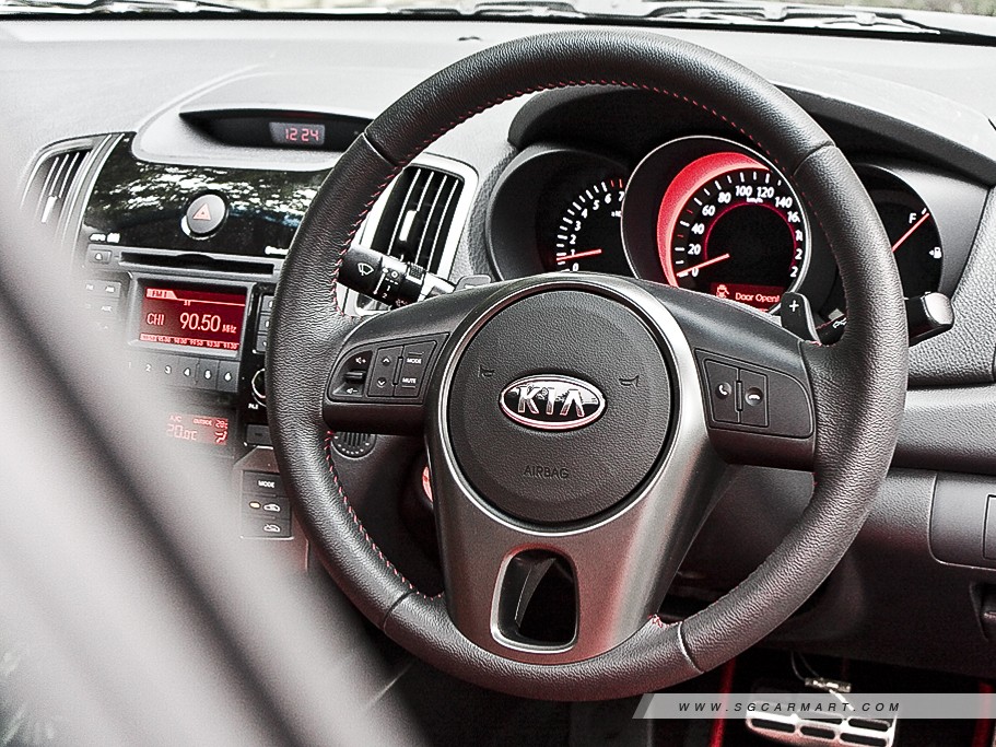 Kia Cerato Forte Koup 1.6 SX 6-Speed 32
