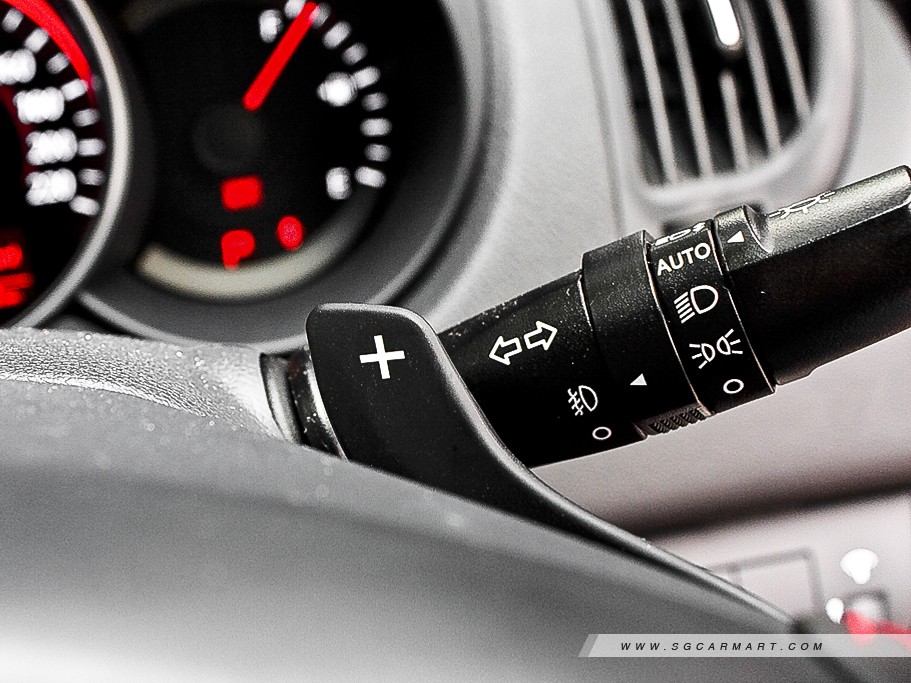 Kia Cerato Forte Koup 1.6 SX 6-Speed 33