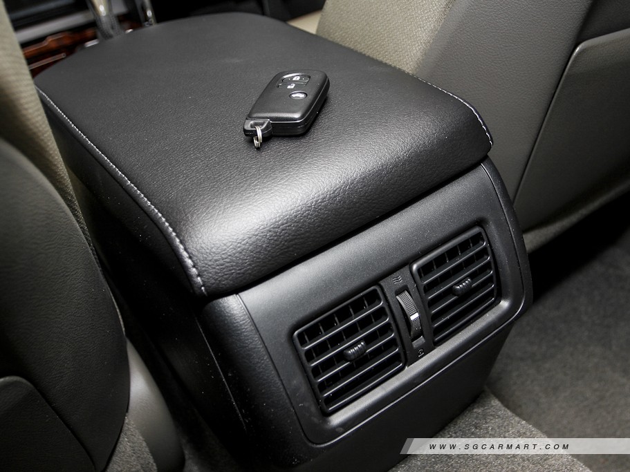 https://i.i-sgcm.com/new_cars/cars/10766/10766_g20
