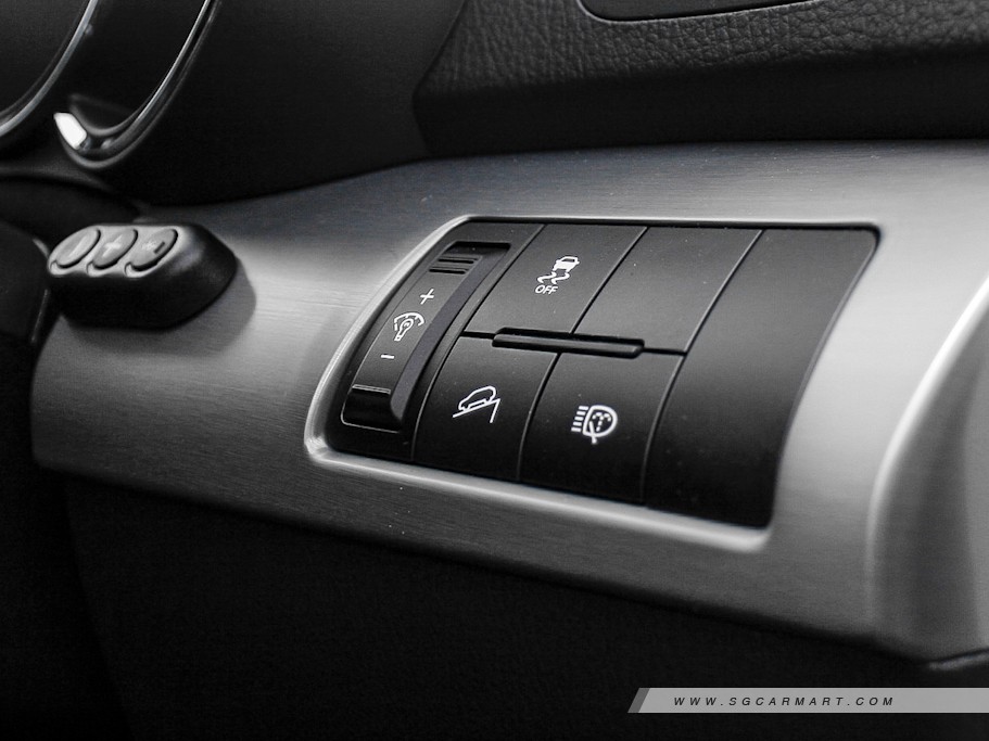 https://i.i-sgcm.com/new_cars/cars/10787/10787_g23