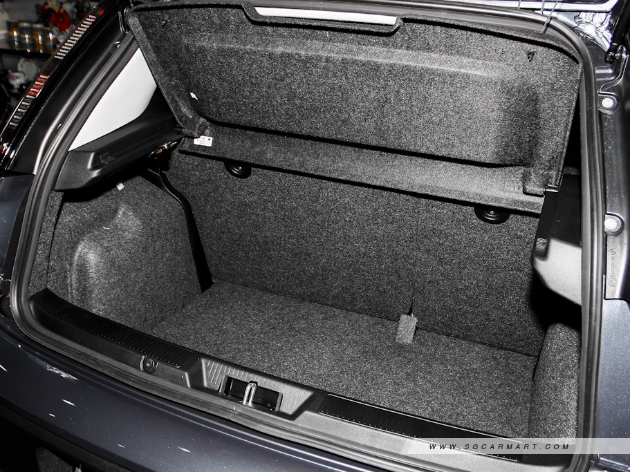 https://i.i-sgcm.com/new_cars/cars/10795/10795_g10