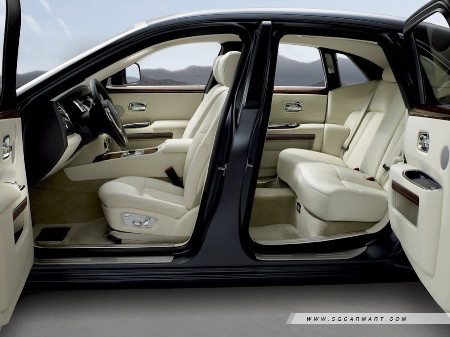 https://i.i-sgcm.com/new_cars/cars/10800/10800_g11
