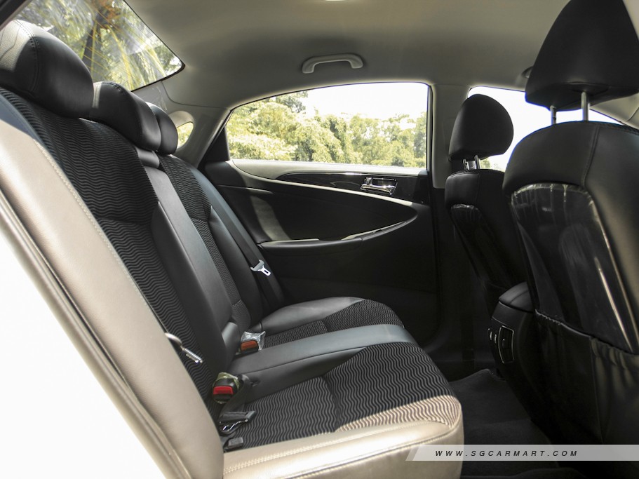 https://i.i-sgcm.com/new_cars/cars/10830/10830_g16