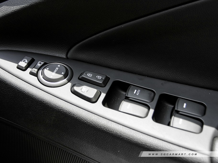 https://i.i-sgcm.com/new_cars/cars/10830/10830_g17