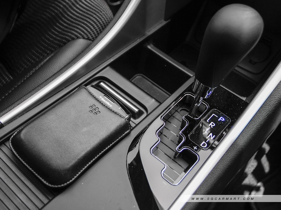 https://i.i-sgcm.com/new_cars/cars/10830/10830_g25