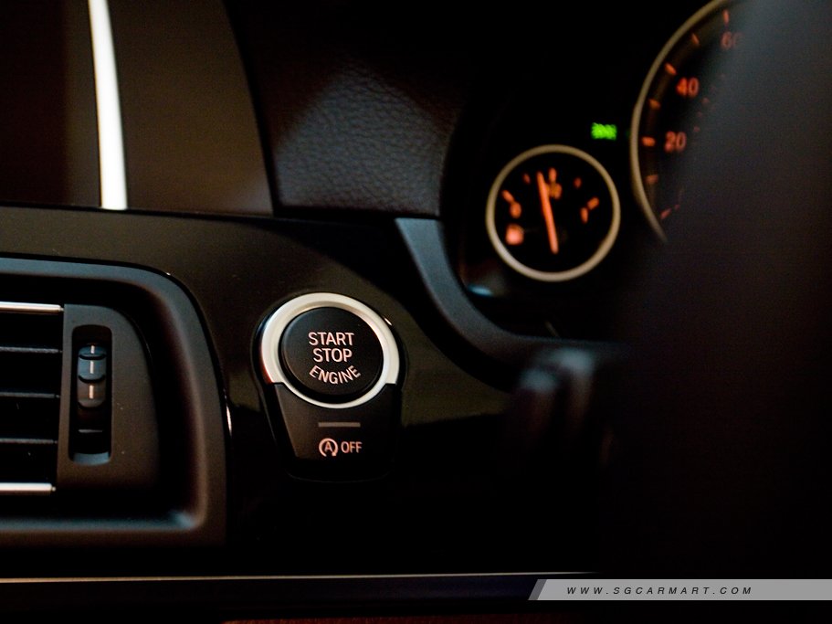 https://i.i-sgcm.com/new_cars/cars/10832/10832_g102