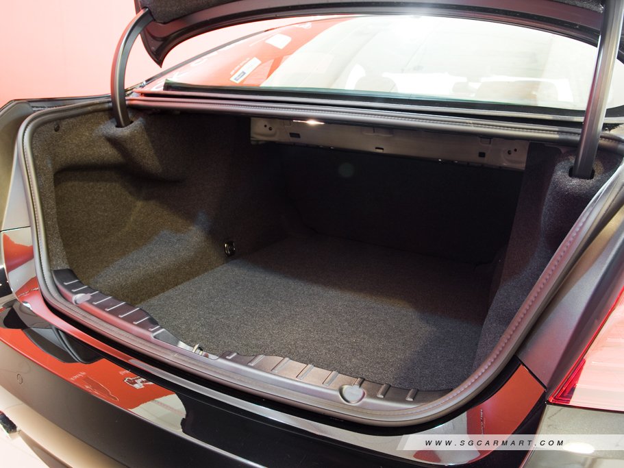 https://i.i-sgcm.com/new_cars/cars/10832/10832_g115