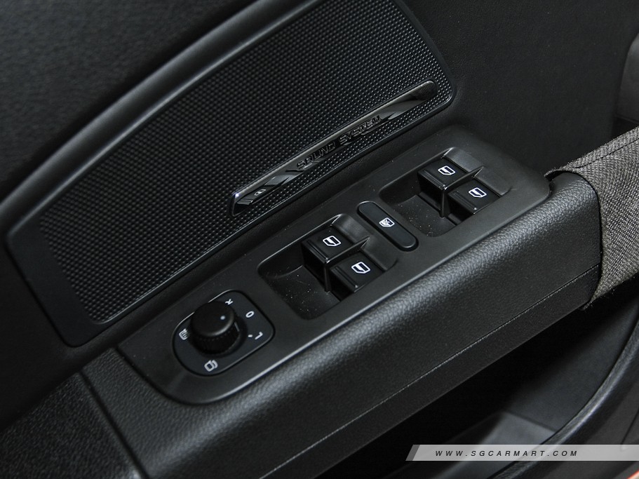 https://i.i-sgcm.com/new_cars/cars/10834/10834_g12