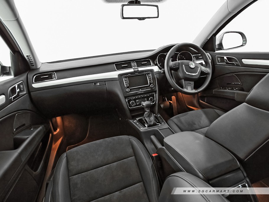 https://i.i-sgcm.com/new_cars/cars/10834/10834_g13