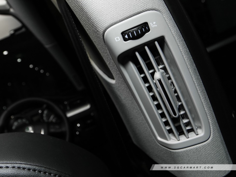 https://i.i-sgcm.com/new_cars/cars/10834/10834_g22