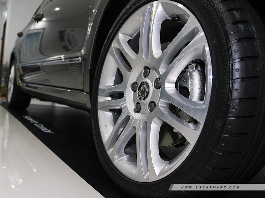 https://i.i-sgcm.com/new_cars/cars/10834/10834_g9