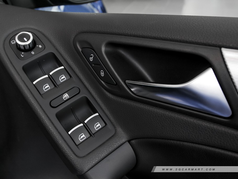 https://i.i-sgcm.com/new_cars/cars/10835/10835_g11