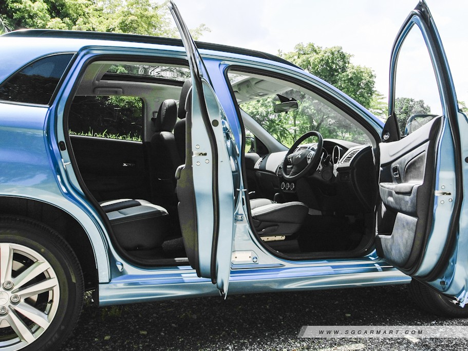https://i.i-sgcm.com/new_cars/cars/10844/10844_g13