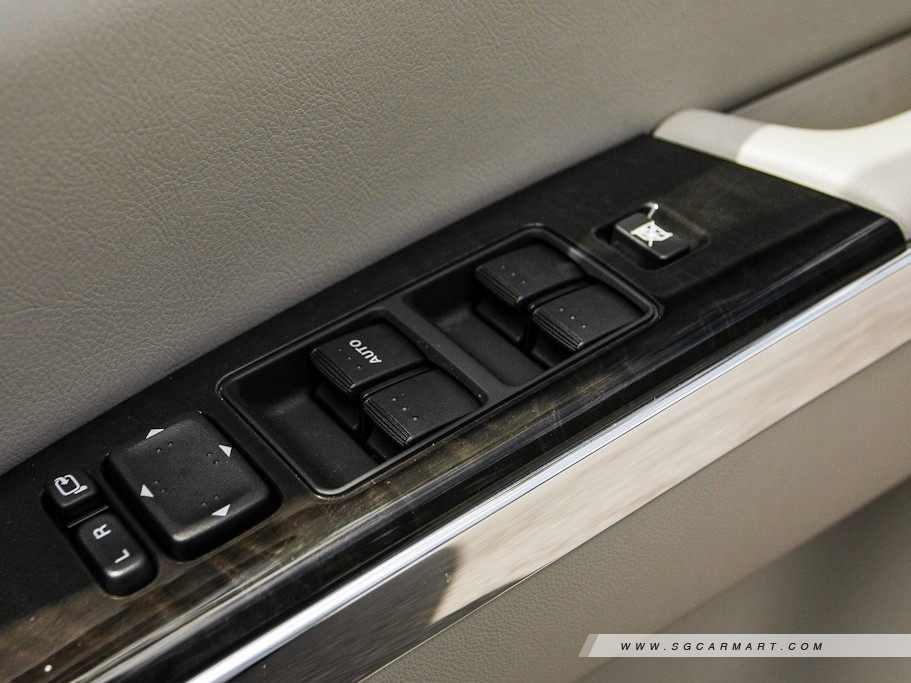 https://i.i-sgcm.com/new_cars/cars/10859/10859_g14
