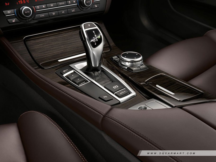 https://i.i-sgcm.com/new_cars/cars/10860/10860_g11
