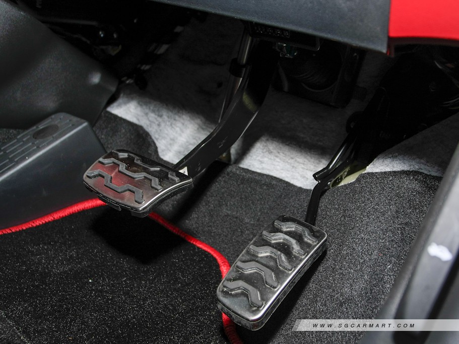 https://i.i-sgcm.com/new_cars/cars/10873/10873_g26