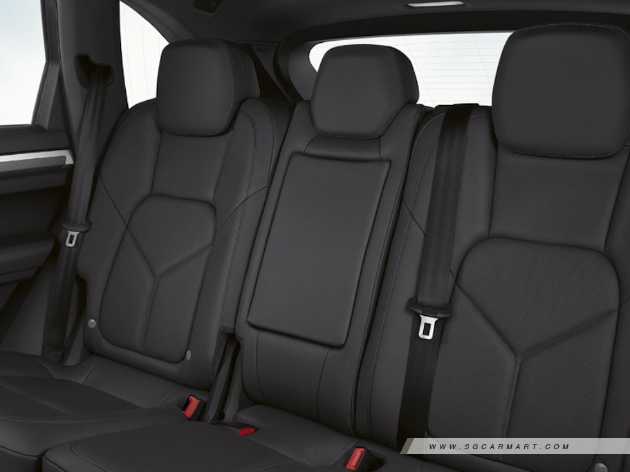 https://i.i-sgcm.com/new_cars/cars/10876/10876_g15