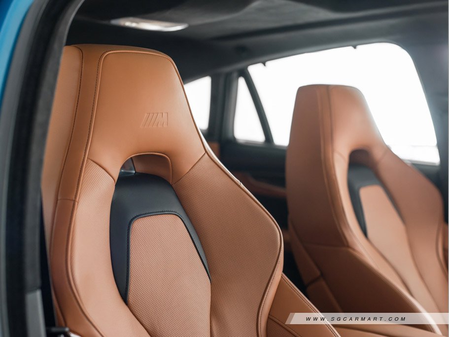 https://i.i-sgcm.com/new_cars/cars/10891/10891_g37