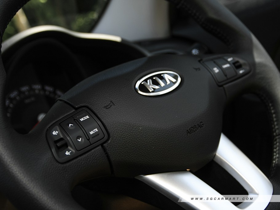 https://i.i-sgcm.com/new_cars/cars/10895/10895_g16