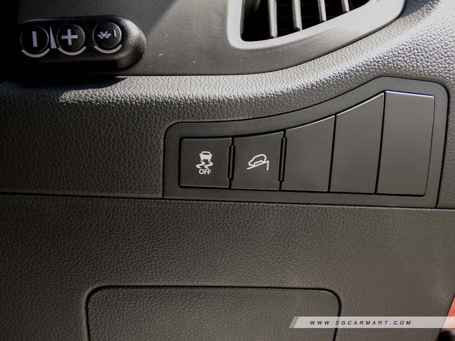 https://i.i-sgcm.com/new_cars/cars/10895/10895_g24