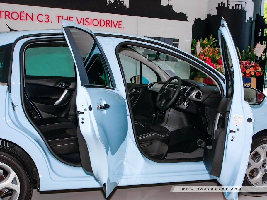 https://i.i-sgcm.com/new_cars/cars/10916/10916_g11