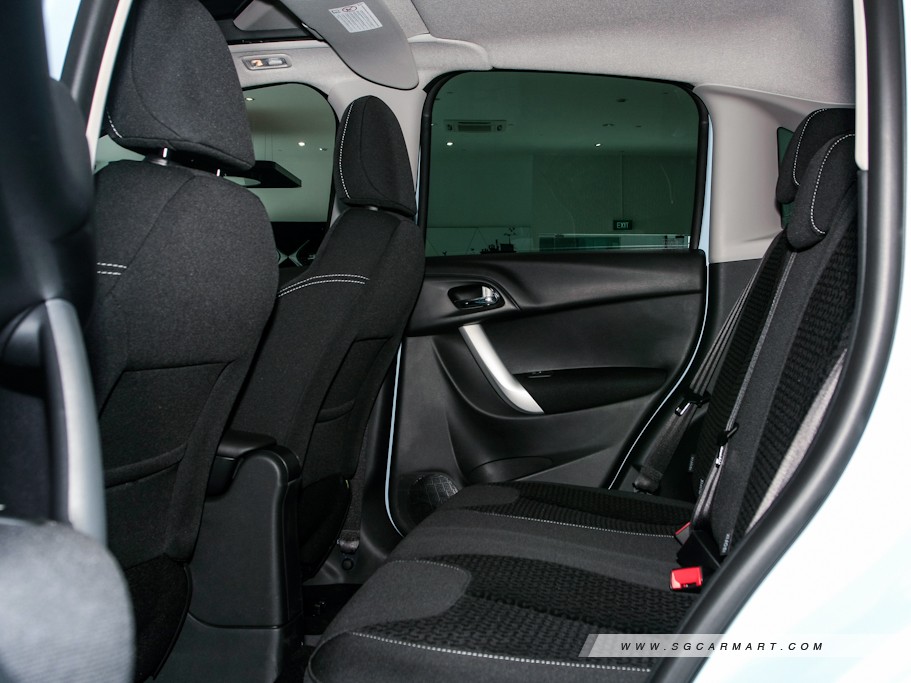 https://i.i-sgcm.com/new_cars/cars/10916/10916_g13