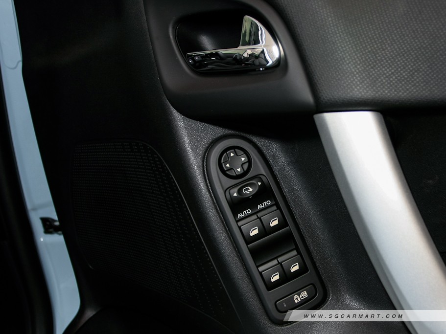 https://i.i-sgcm.com/new_cars/cars/10916/10916_g21