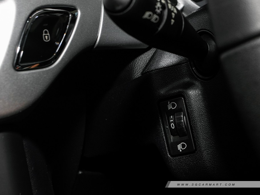 https://i.i-sgcm.com/new_cars/cars/10916/10916_g22