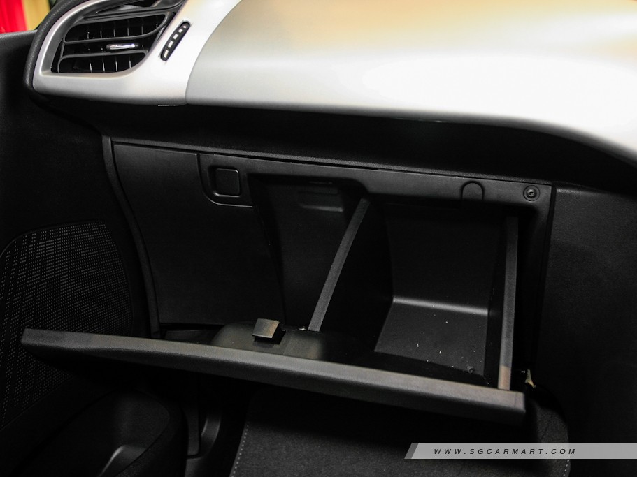 https://i.i-sgcm.com/new_cars/cars/10916/10916_g23