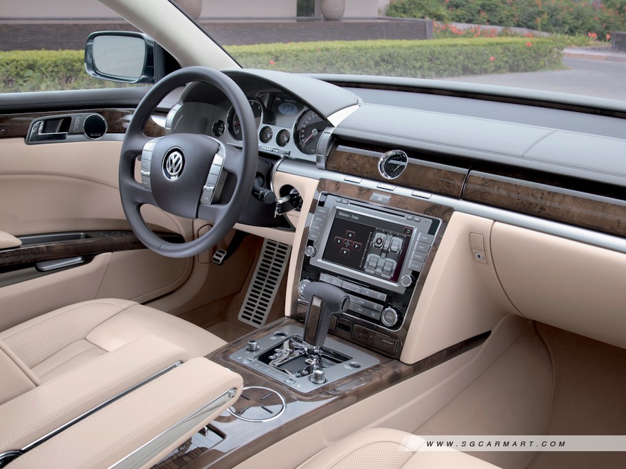 https://i.i-sgcm.com/new_cars/cars/10930/10930_g48