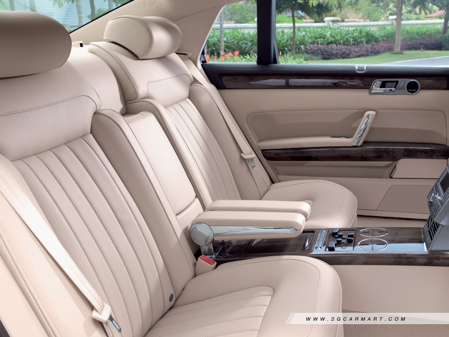 https://i.i-sgcm.com/new_cars/cars/10930/10930_g49