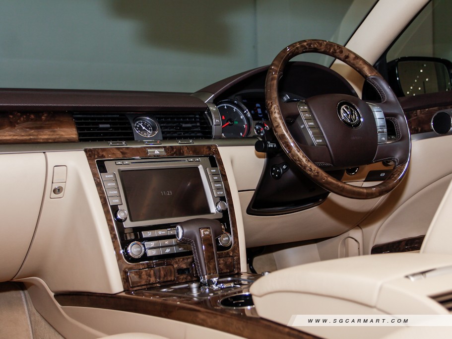 https://i.i-sgcm.com/new_cars/cars/10930/10930_g63