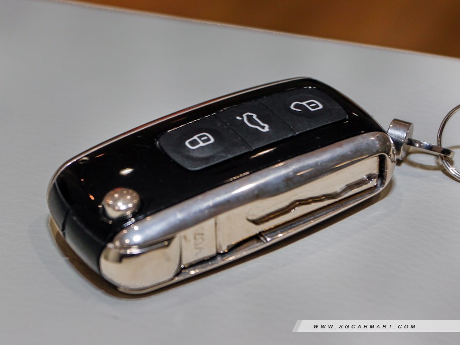 https://i.i-sgcm.com/new_cars/cars/10930/10930_g78