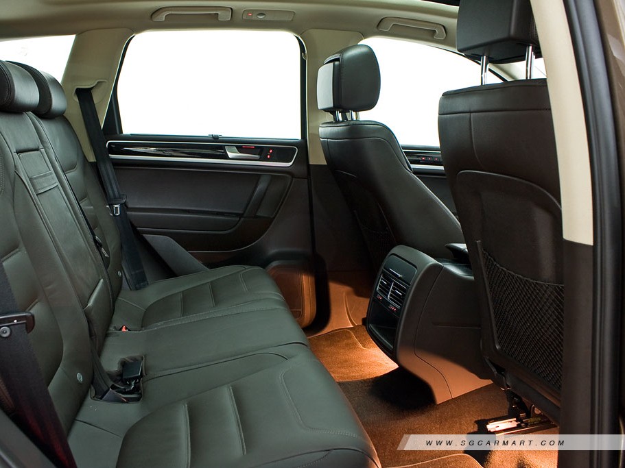 https://i.i-sgcm.com/new_cars/cars/10937/10937_g56