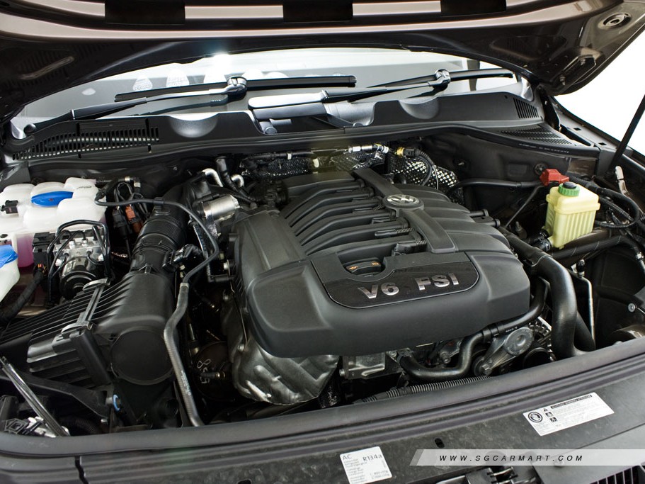 https://i.i-sgcm.com/new_cars/cars/10937/10937_g70