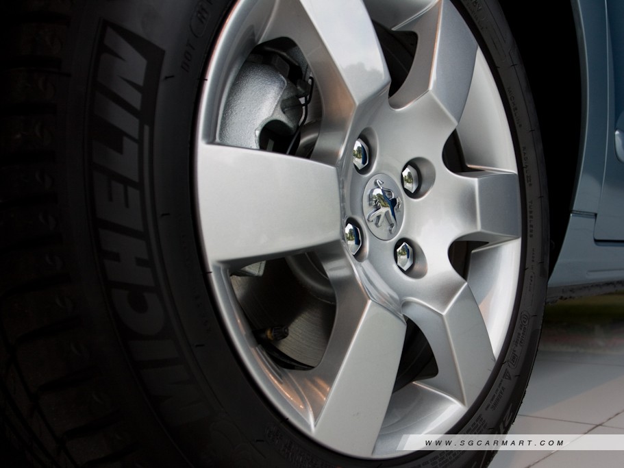 https://i.i-sgcm.com/new_cars/cars/10945/10945_g8
