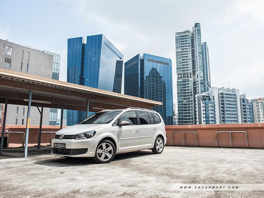 Volkswagen Touran Review (2024)