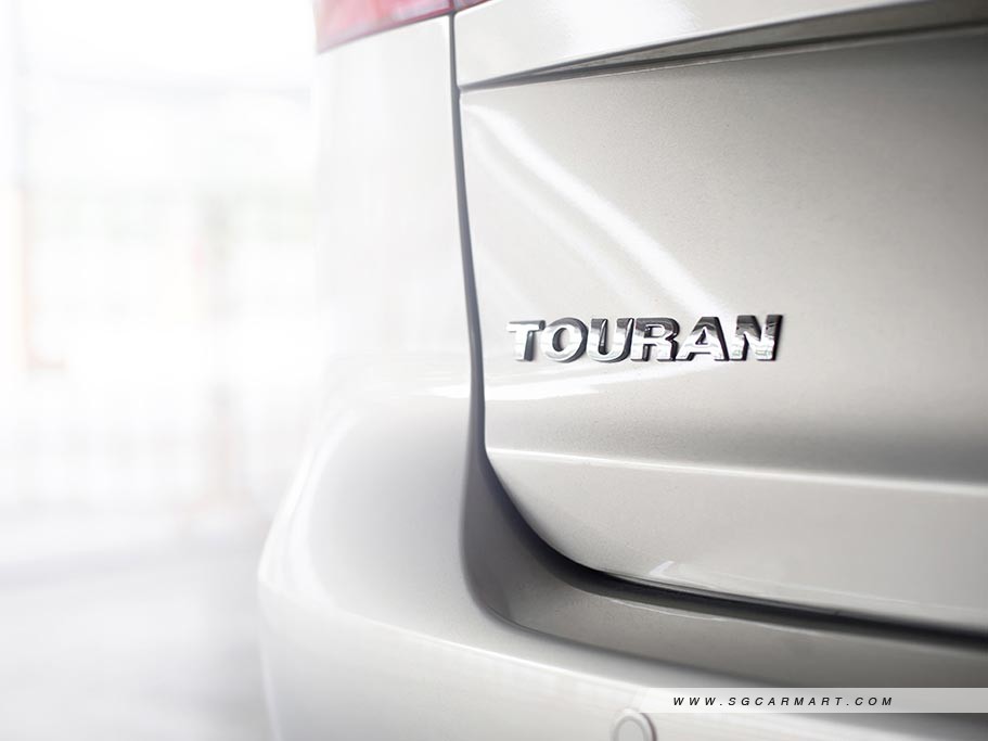 https://i.i-sgcm.com/new_cars/cars/10946/10946_g37