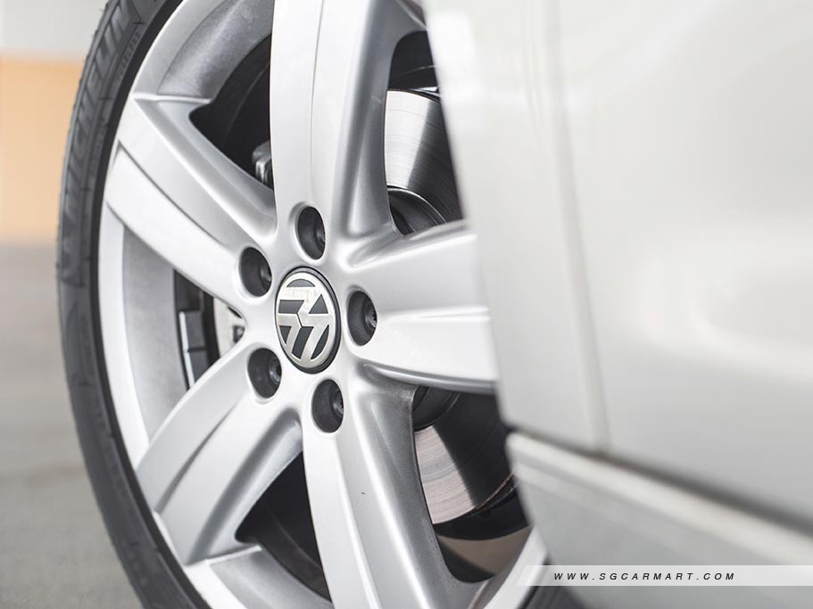 https://i.i-sgcm.com/new_cars/cars/10946/10946_g40