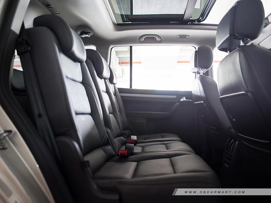 https://i.i-sgcm.com/new_cars/cars/10946/10946_g42