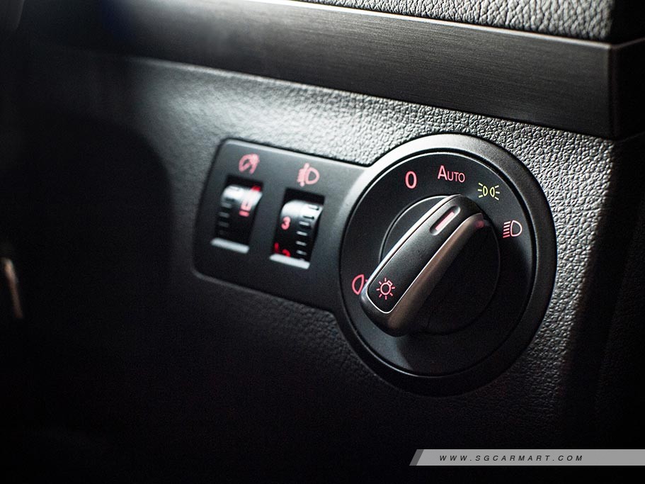 https://i.i-sgcm.com/new_cars/cars/10946/10946_g52