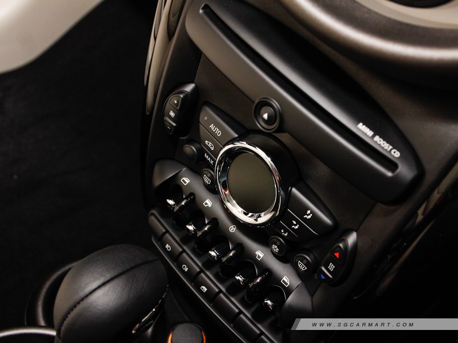 https://i.i-sgcm.com/new_cars/cars/10957/10957_g13